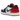 Jordan 1 Retro Low OG Howard University sneakers i en vinkel med hvid og rød overdel, røde snørebånd og klassisk sål