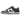 Nike Dunk Low 'NYC CBGB' sneakers i vinkelret visning med hvid og sort overdel samt klassiske snørebånd